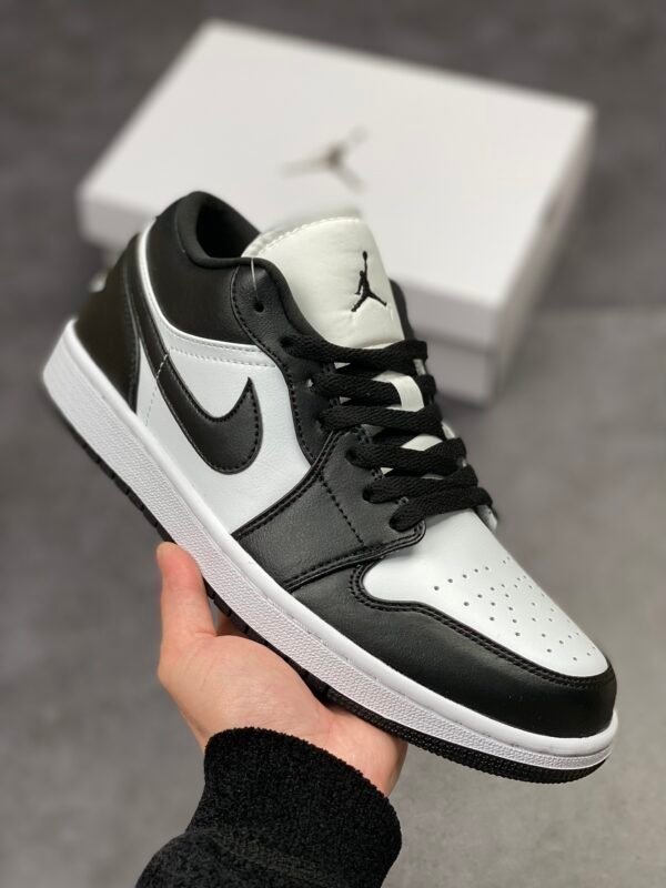 NIKE Air Jordan 1 Low