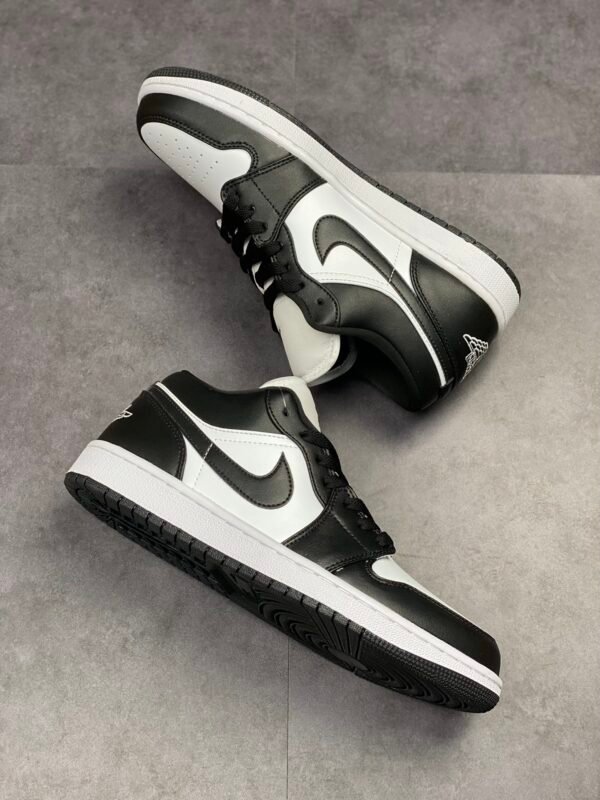 NIKE Air Jordan 1 Low