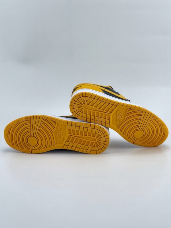 Air Jordan 1 Retro Low