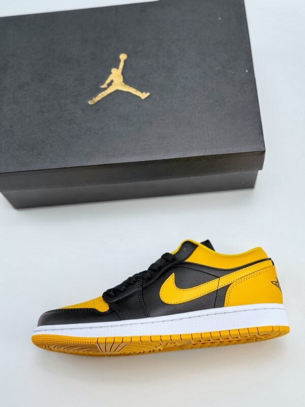 Air Jordan 1 Retro Low