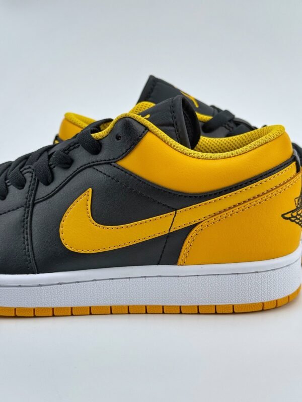 Air Jordan 1 Retro Low